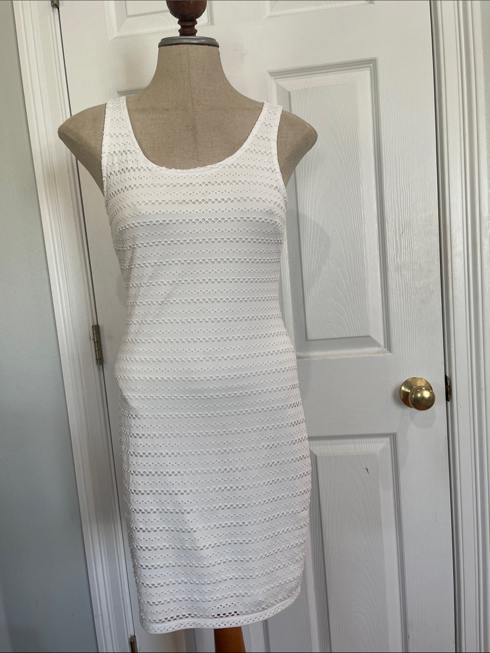 Jennifer Lopez White Sleeveless Eyelet Sheath Dress